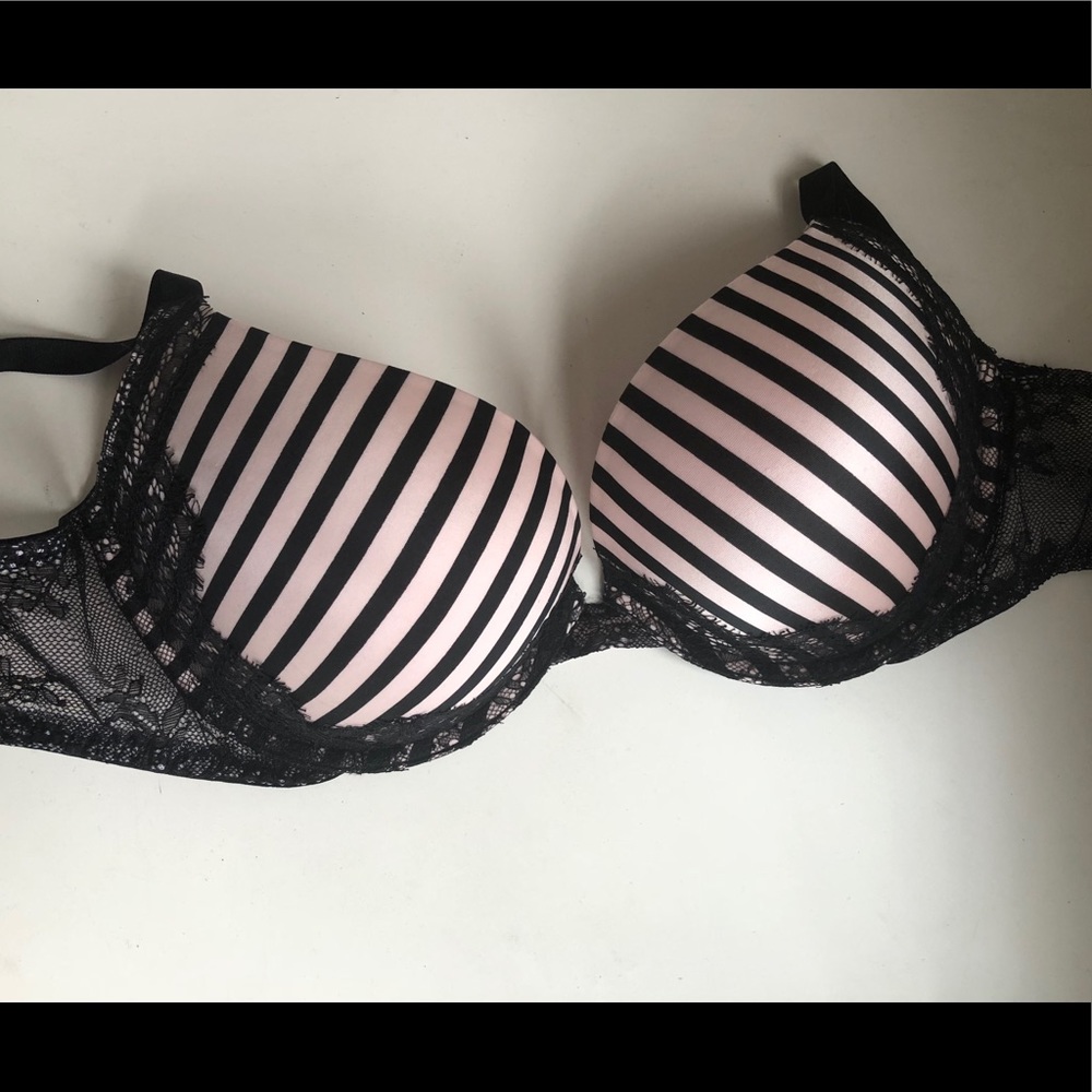 NWOT Victoria’s secret Push Up bra 34D